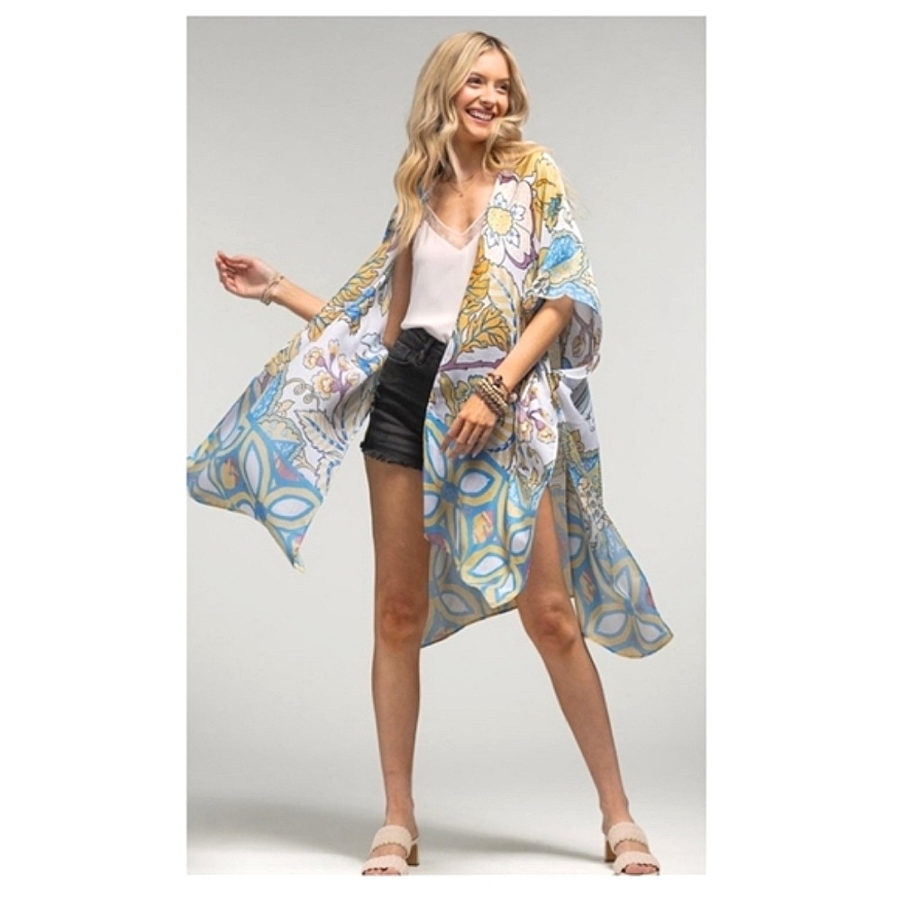 ONE  SIZE FLORAL KIMONO TOP ✨️